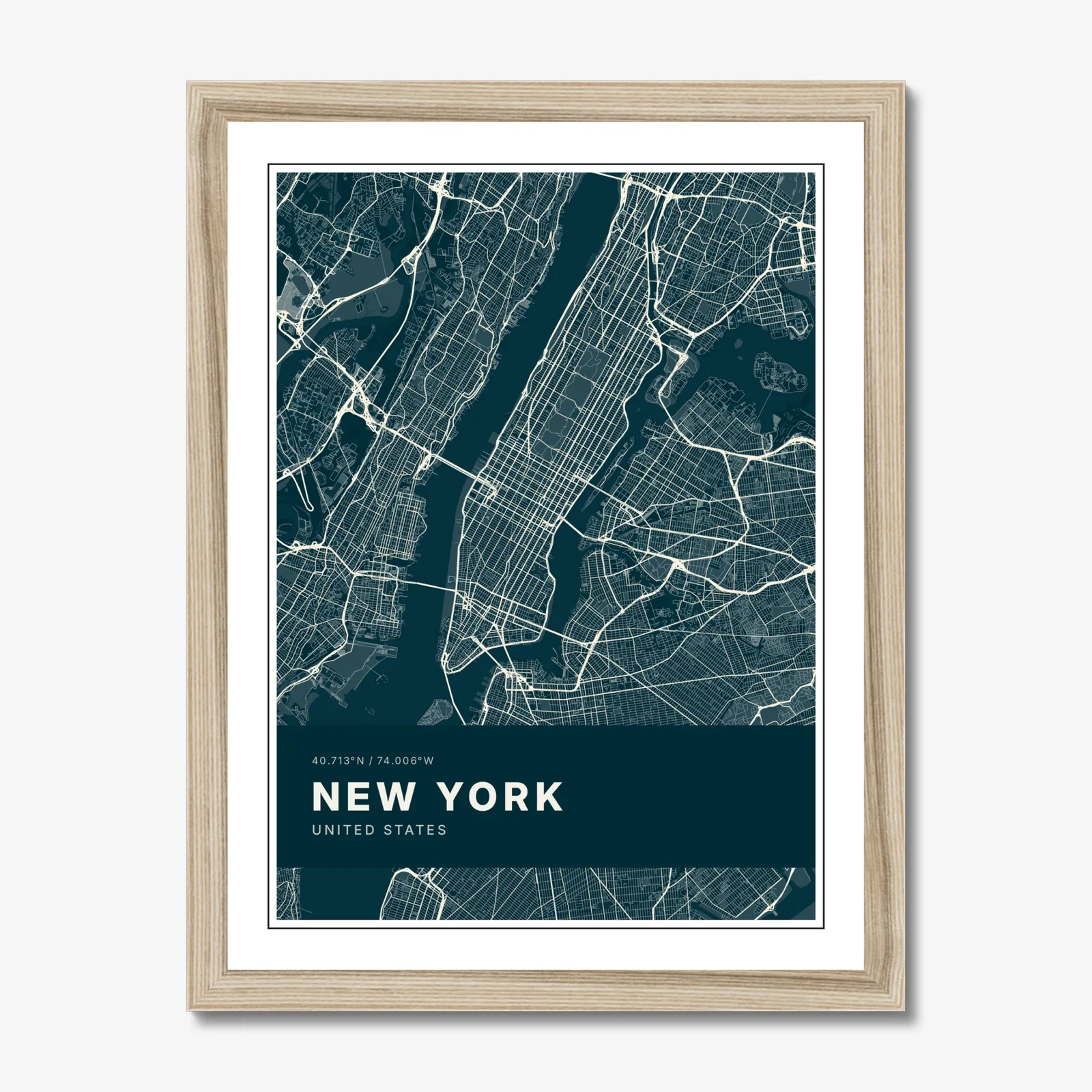 Affiche cartographique de New York dans un cadre en bois naturel